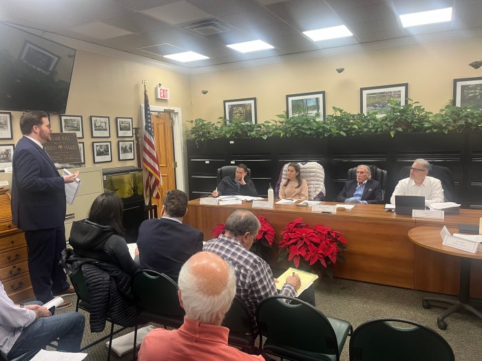 Roslyn Estates Public Meeting Photo 12 16