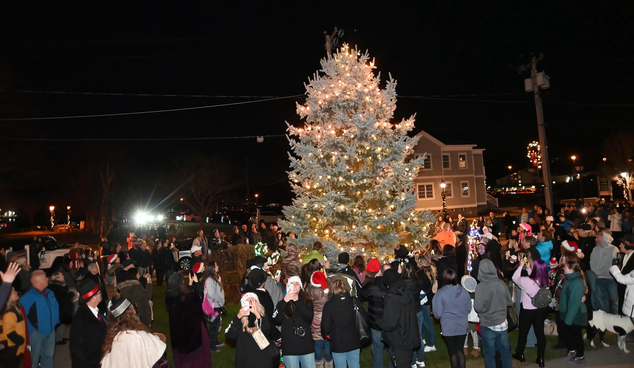 image 1 large crowds gathered at the annual port jefferson village christmas tree lighting