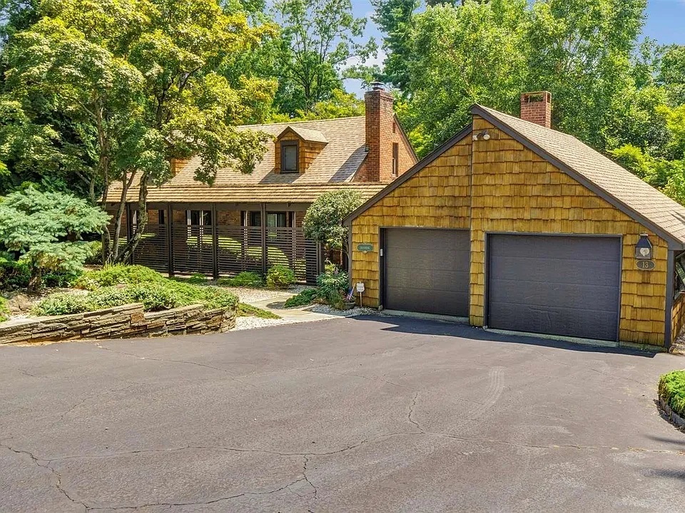 13 circle way in sea cliff