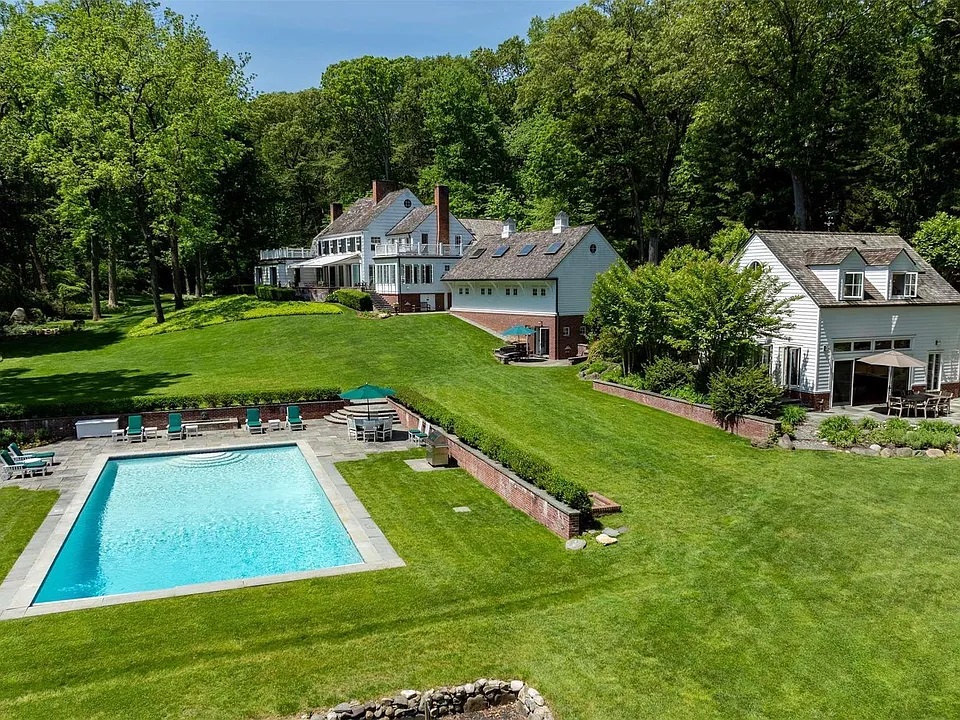 580 duck pond road in locust valley