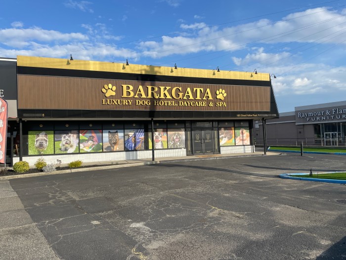Barkgata celebrates March 1 opening with ribbon ceremony on April 1