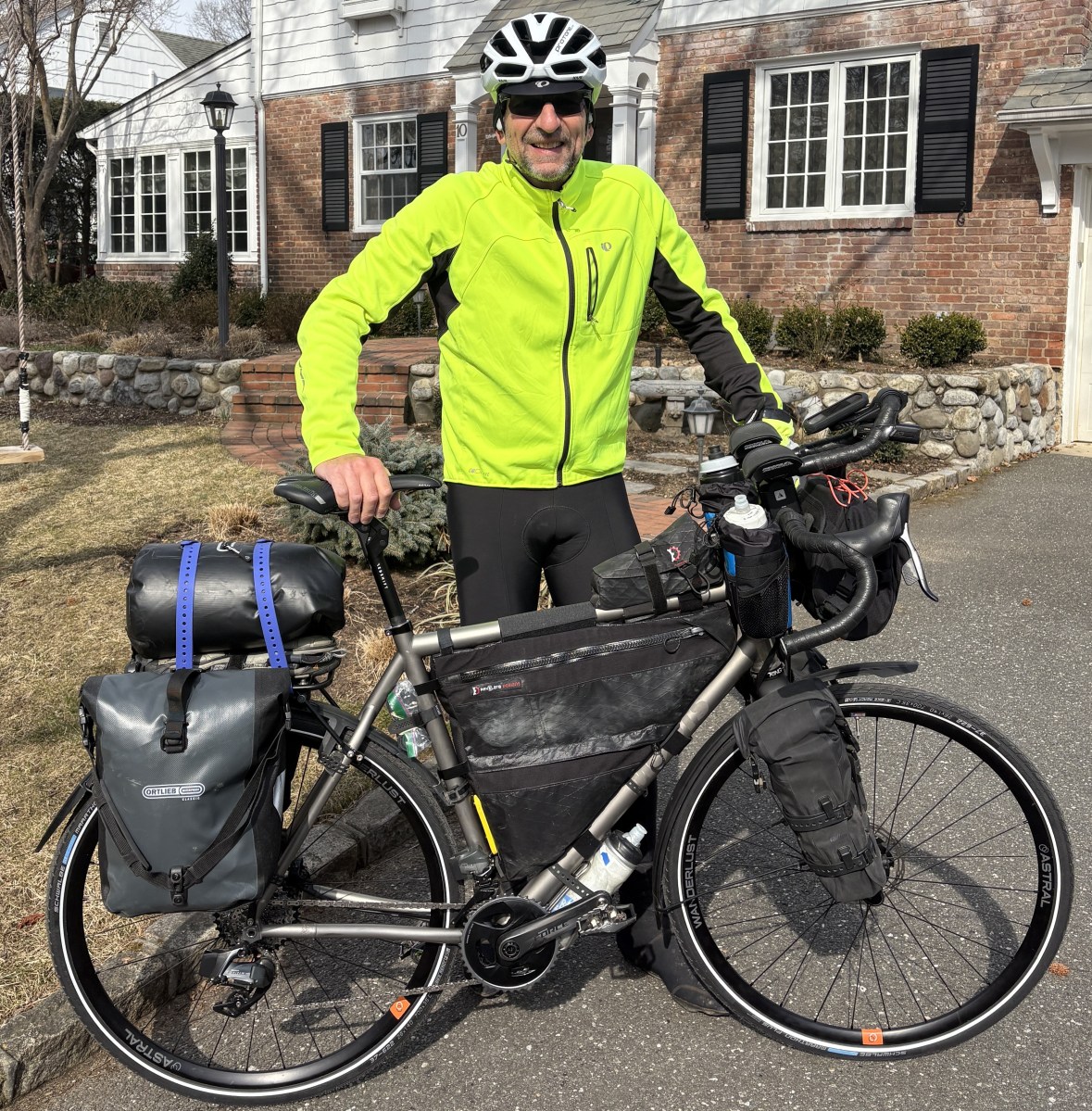 Port Washington resident Jonathan Davis will bike from New York City to Oregon to raise money for the Foundation Fighting Blindness.