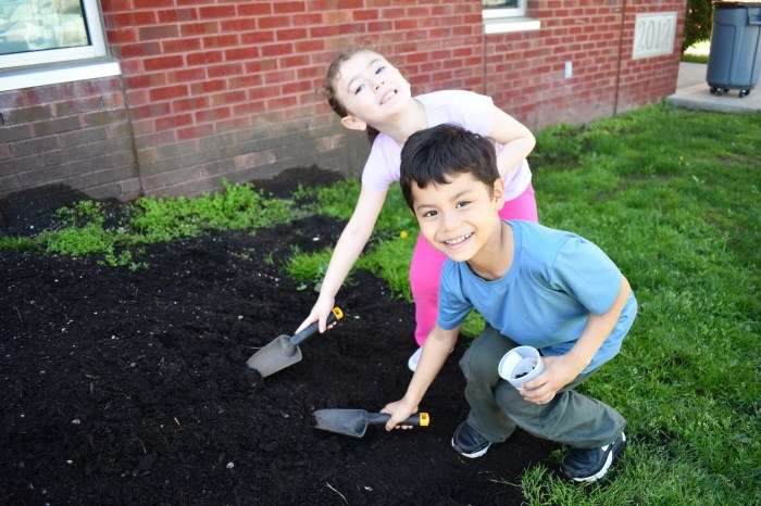 2 Hampton St Earth Celebration planting seeds
