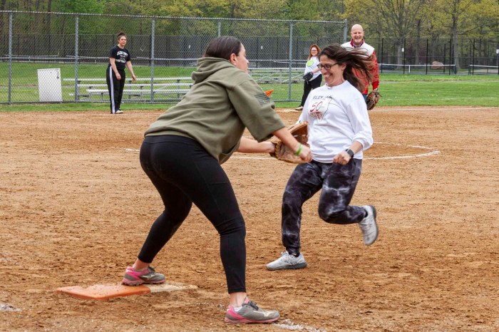 2025 04 26 softball 0656 peter budraitis photo