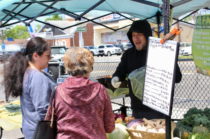 The Syosset Farmers Market kicked off its second season with a Mother's Day event.