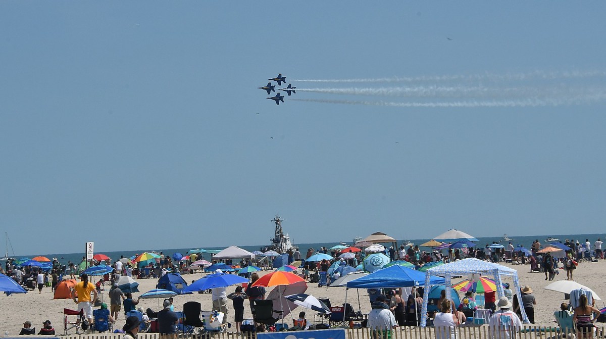 FourLeaf Air Show at Jones Beach State Park, Long Island, Memorial Day weekend, © Karen Rubin/goingplacesfarandnear.com