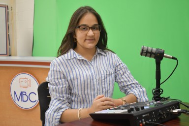 Manhasset High School senior Rashida Poonawala has been awarded the Student Television Network 2025 Broadcast Excellence Award for her podcast, “The Career Spotlight.”