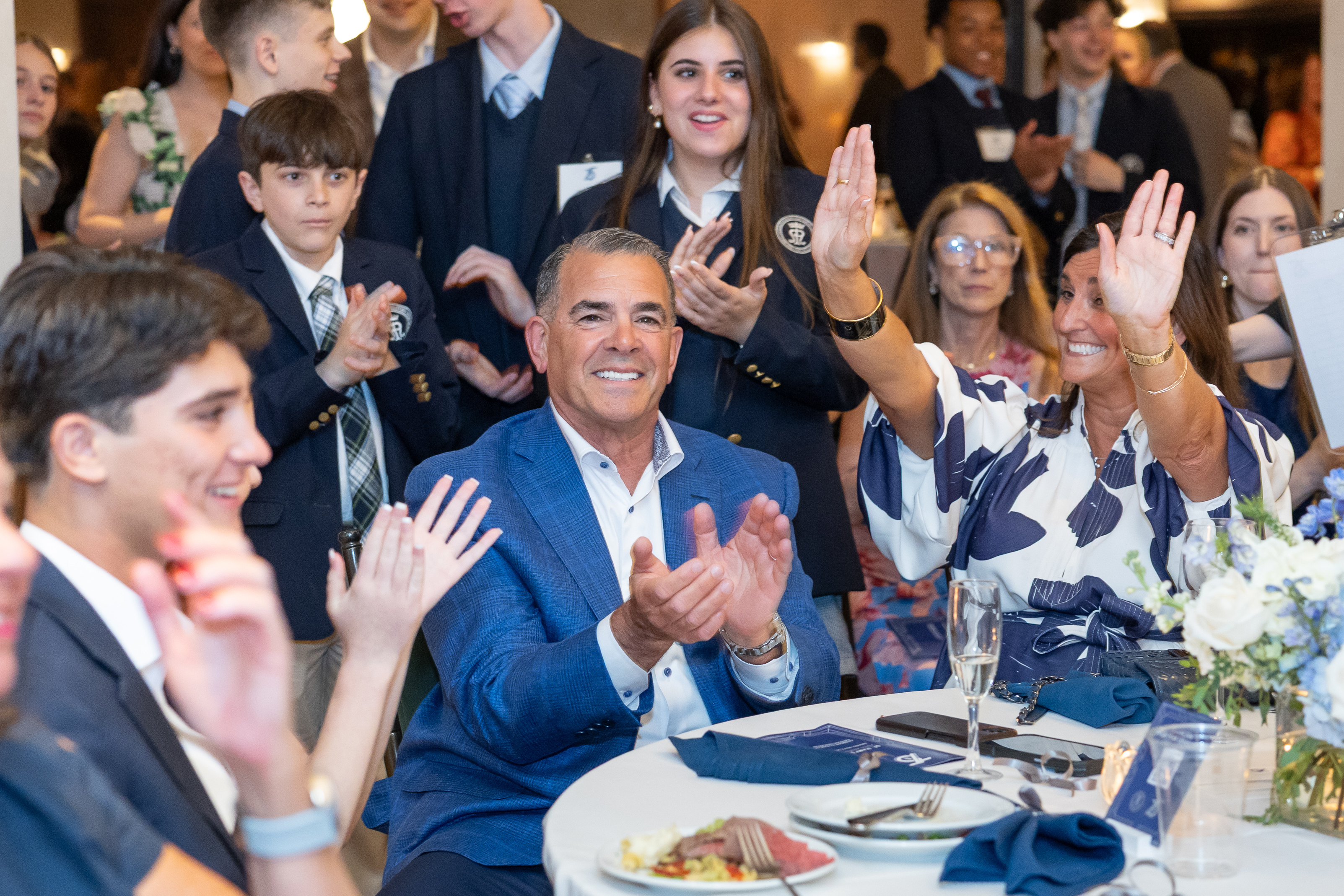 Honorees Paul Cuneo (C.) and his wife Nancy Cuneo (R.).