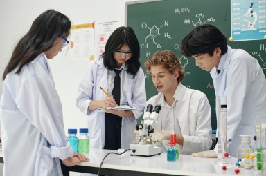 Recent federal actions will make it even harder for students from disadvantaged backgrounds to become scientists, Amanda N. Weiss writes.