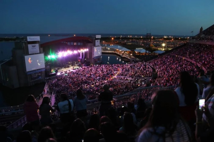 Things to do on Long Island this weekend include concerts, musicals and more.