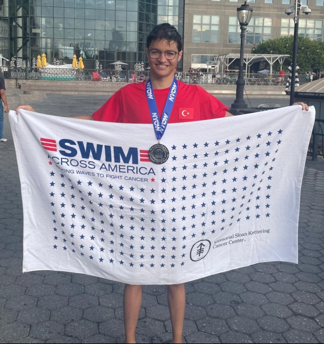 Swimmer Arda Agir at the 20 Bridges Swim