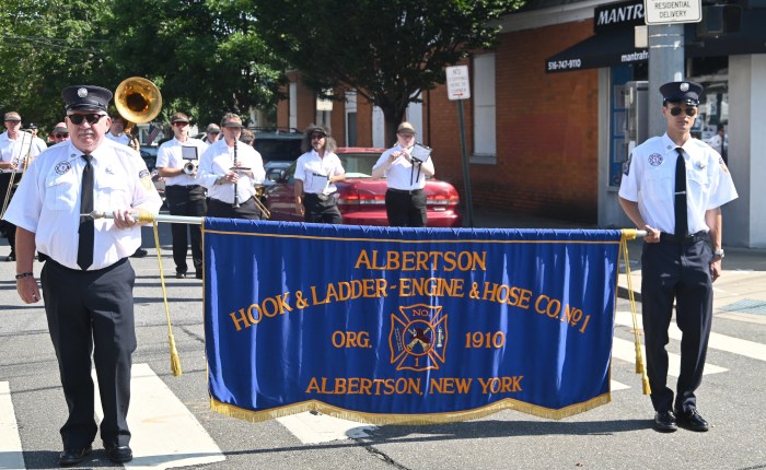 Image 4 Williston Park Parade
