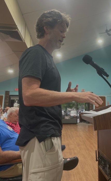 Scott Stolzman spoke about overcrowding in schools in Port Washington.