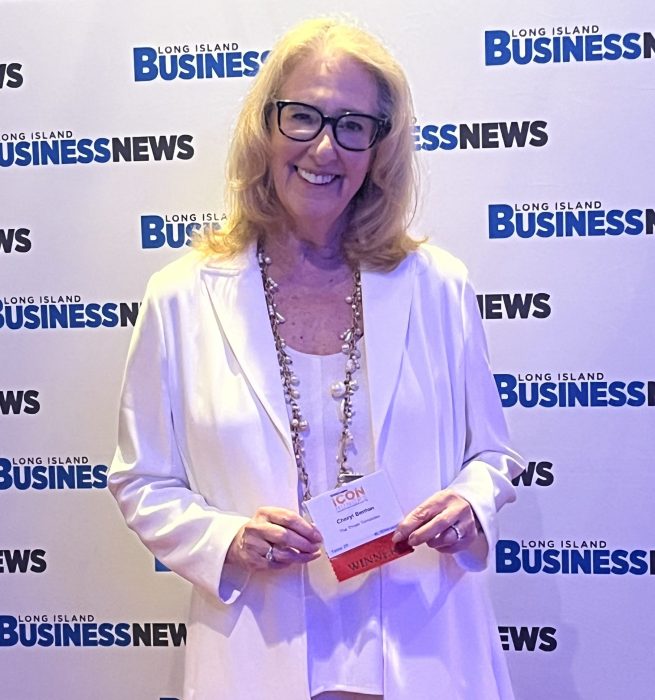 Cheryl Benton earns the 2025 ICON Award from Long Island Business News for her website, The Three Tomatoes