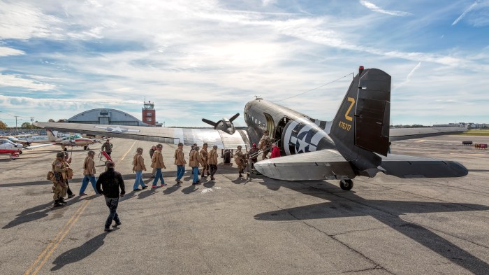 AAM C 47 boarding the airplane