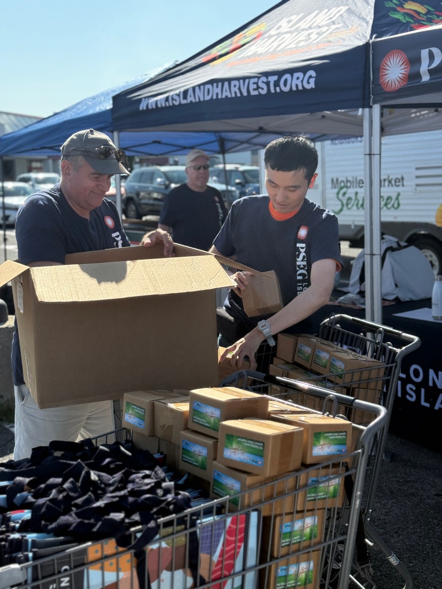 PSEG Long Island and Island Harvest hosted a food collection in Carle Place, resulting in over 1,500 pounds of donations.