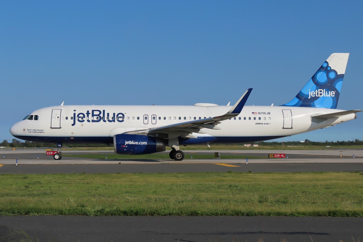 JetBlue will add two nonstop routes to Tampa and Fort Myers from MacArthur Airport starting in December.