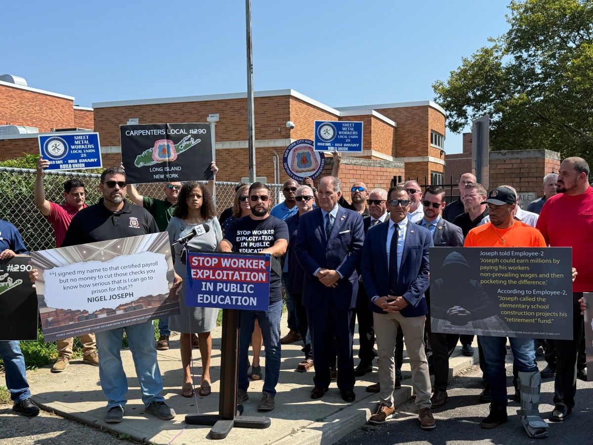 Labor unions push wage theft law after Uniondale school district contractor fraud