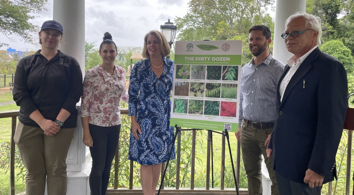 North Hempstead Horticulturist Helene Drozd, North Hempstead Environmental Control Specialist Meagan Fastuca, North Hempstead Town Supervisor Jennifer DeSena and Frank Piccininni and Marshall Brown of Spadefoot Design & Construction