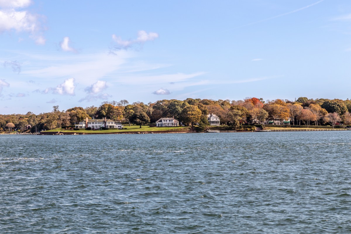 The Great Gatsby boat tour takes passengers on a scenic trip around the real-life locations that inspired the Great American Novel.