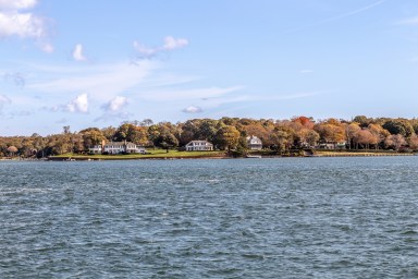 The Great Gatsby boat tour takes passengers on a scenic trip around the real-life locations that inspired the Great American Novel.