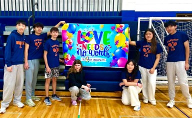 Volunteers with the Manhasset Aces Adaptive Tennis program promote autism awareness.