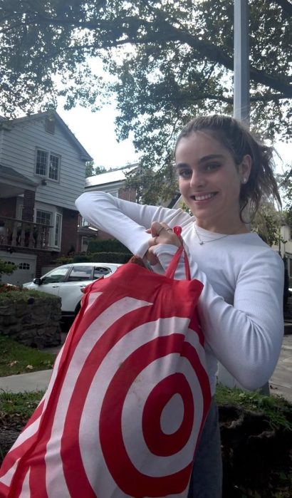 Fountain of Kindness volunteer Jasmine Namdar delivered groceries to families in need for Rosh Hashanah.