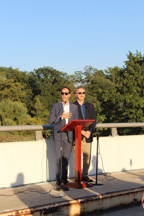 Hazzon Brian Shamash (L.) and Rabbi Howard Stecker (R.).
