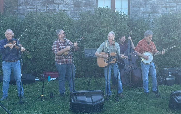 Live bands performed on the grounds.
