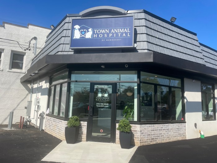 Town Animal Hospital of Manhasset opened last Monday.