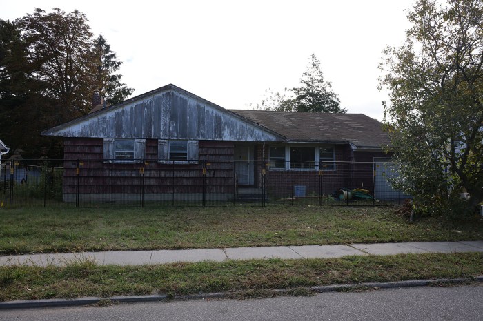 A "zombie house," located on Ann Drive in Syosset, prior to its demolition.