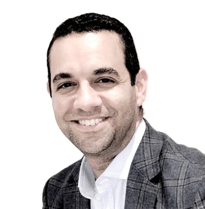 Michael Hakimian is a candidate for the expiring position of Kim Schader on the nominating committee.
