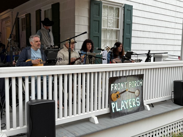 Live music was provided by the Historical Society’s Front Porch Players.