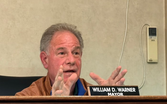 Great Neck Estates mayor William Warner heard resident opinions on financial aspects of a condo development application.