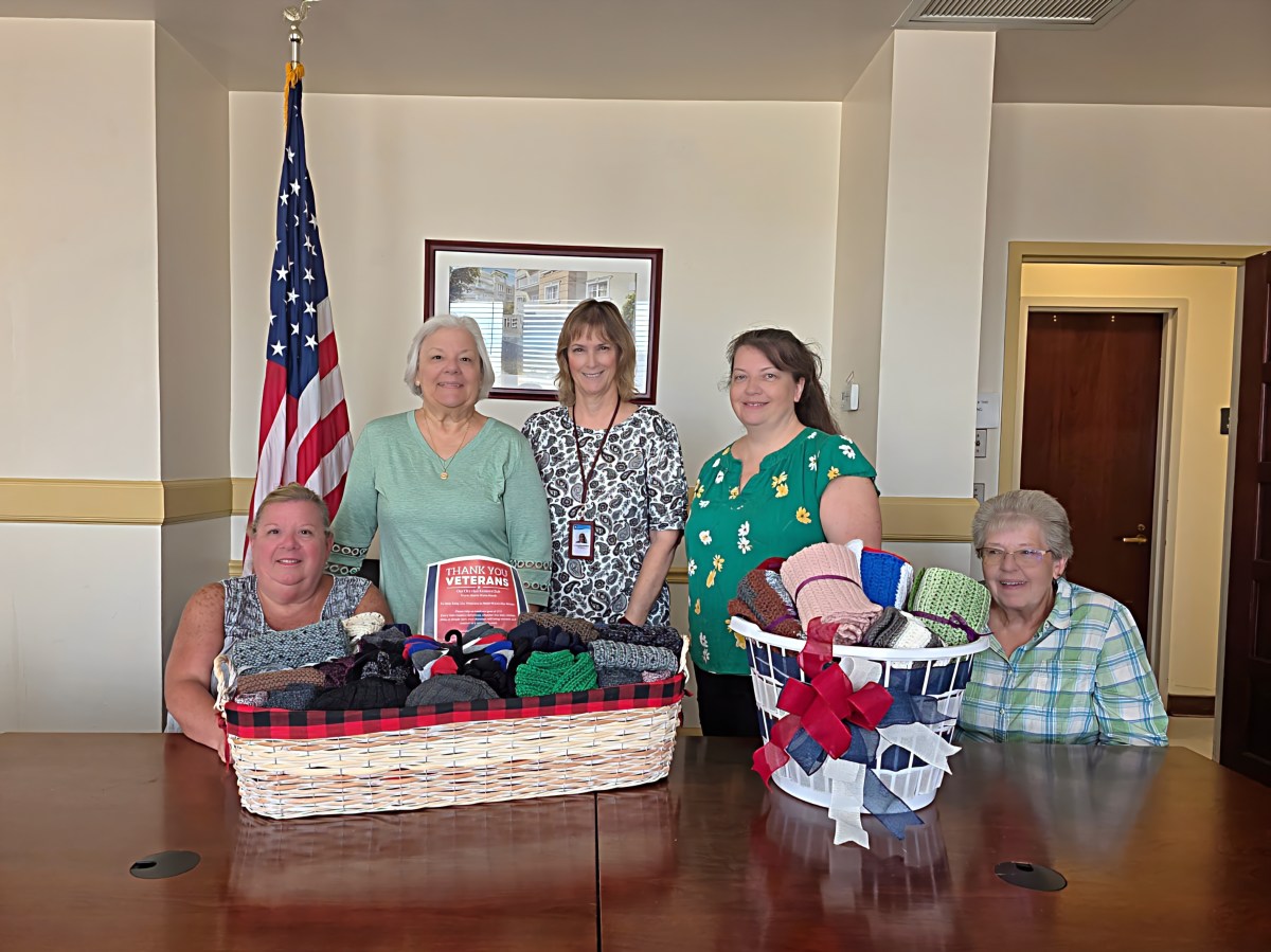 Knitting Club no glasses_20251008104650