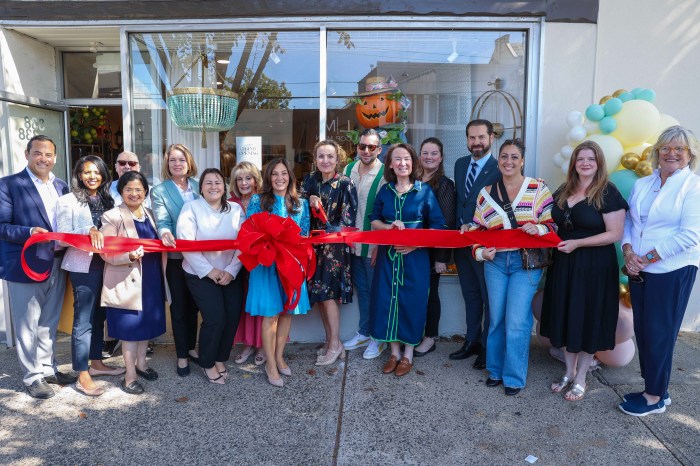 Li Luxe celebrated its opening with a ribbon cutting on Oct. 3.