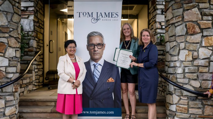 Town of North Hempstead Clerk, Ragini Srivastava (L.), Tom James Partner Heidi Goldstein (C.) and Town of North Hempstead Supervisor Jennifer DeSena at the ribbon cutting for Tom James Company in Roslyn Heights.