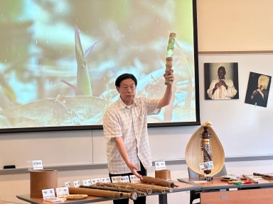 The New York Bamboo Music Society will present an interactive musical lecture at the Great Neck Library.
