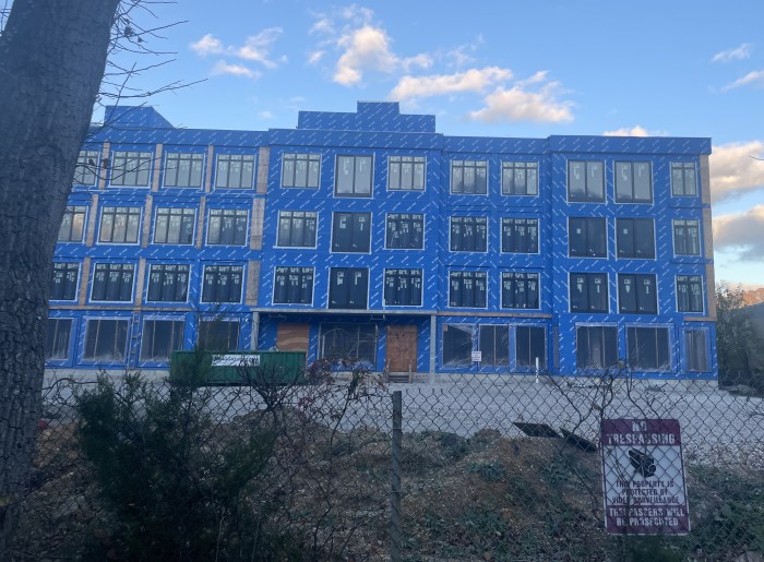 North Hempstead Town apartment complex at 45 Lumbar Road sold at foreclosure.