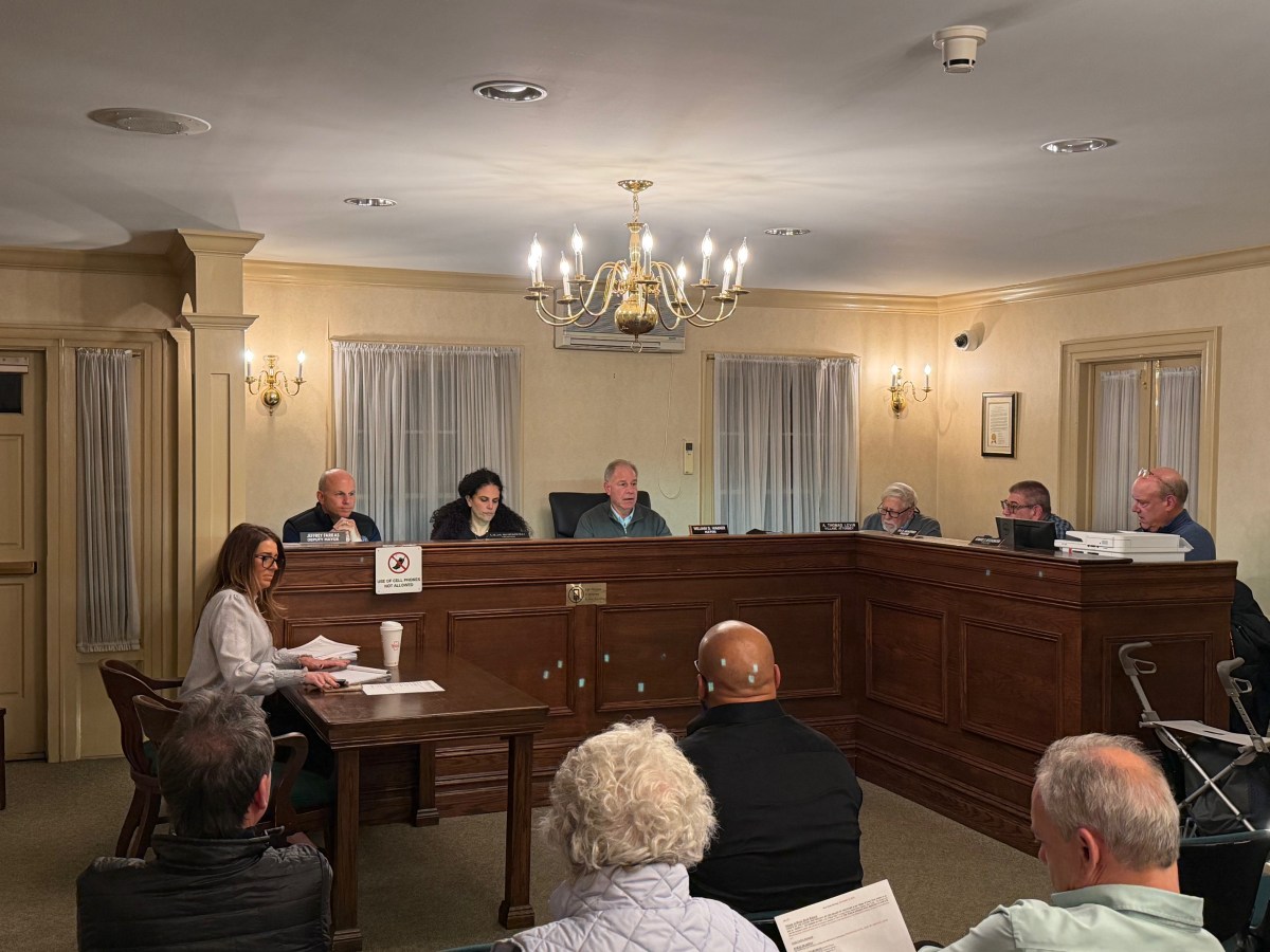 Great Neck Estates trustees address wrongful imprisonment of resident in Iran