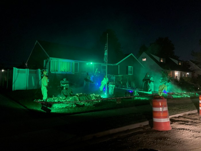 grumman plume halloween decoration