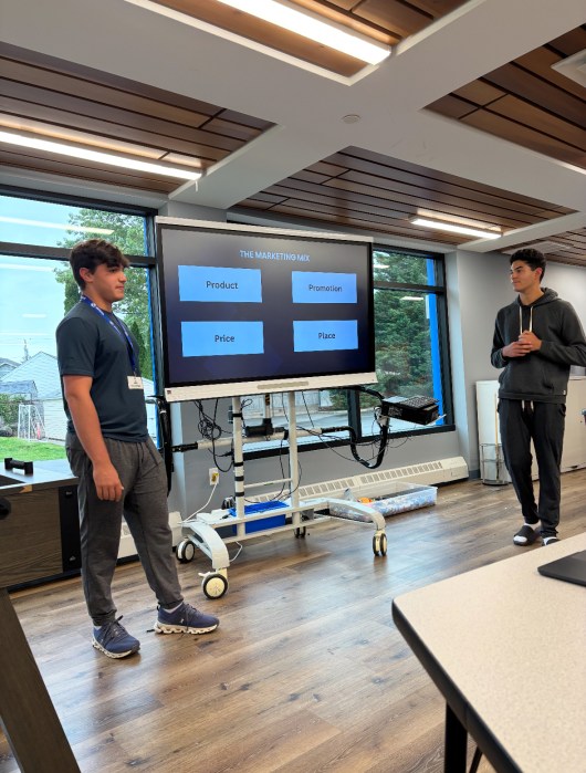 The Goldmans teach their class over 3 weeks.