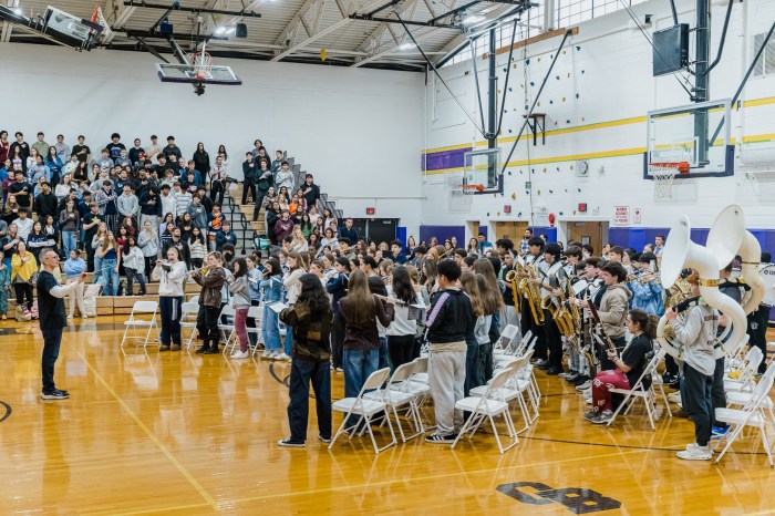 The Oyster Bay High School band and orchestra, under the direction of Matthew Sisia, performed a stirring rendition of the national anthem.