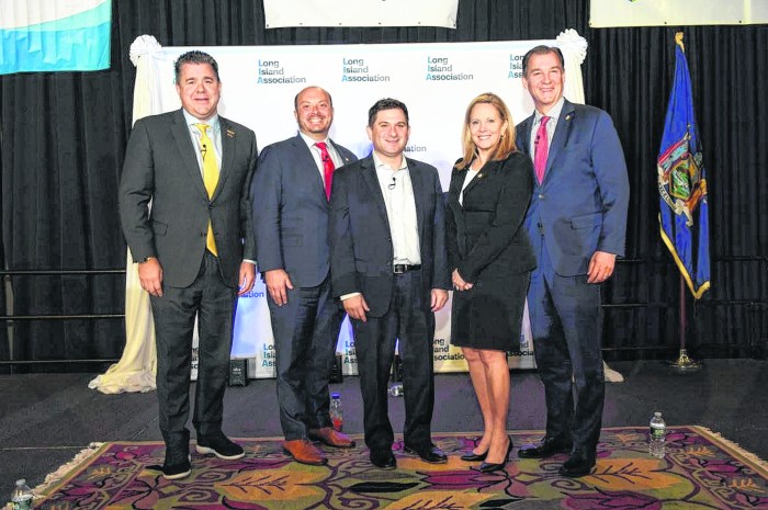 Long Island’s congressional delegation talks SALT limit, bipartisanship at Long Island Association meeting. L.-R.: Republican U.S. Reps. Nick LaLota, Andrew Garbarino, LIA President Mark Gross, and Democratic U.S. Reps. Laura Gillen and Tom Suozzi (LIA)