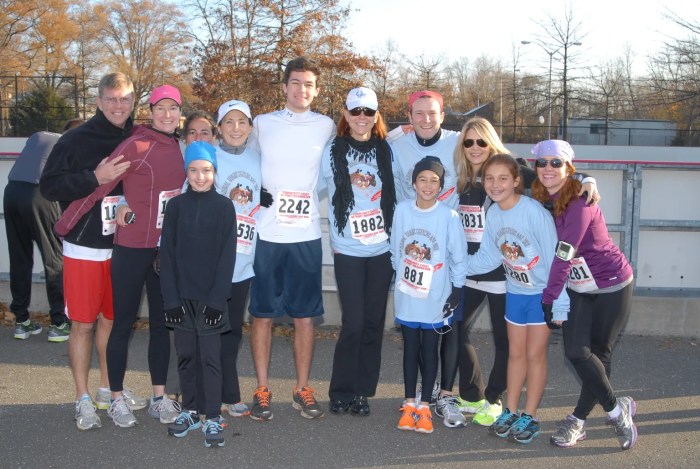 Port Washington Thanksgiving Day runners from previous race.