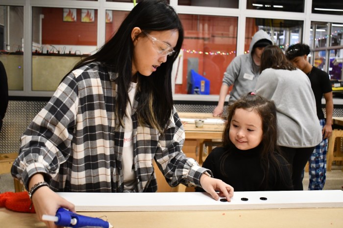 Younger students learned from high school students. 