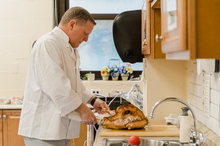 Superintendent David Schneider donned a chef coat to serve as the official turkeycarver.