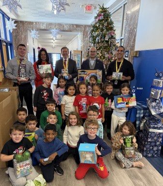 Mr. Malinowski and Mrs. Gambino (left back row), along with their Kindergarteners and Franklin Square Superintendent of Schools Dr. Jared Bloom, Assemblyman Ra and Washington Street principal Mr. John Stella.