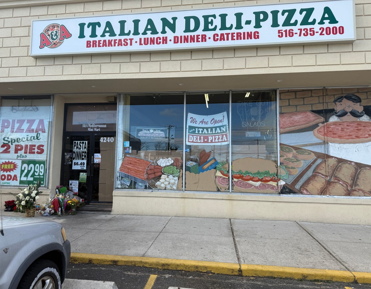 Seaford man kills both parents  in Bethpage stabbing: Police