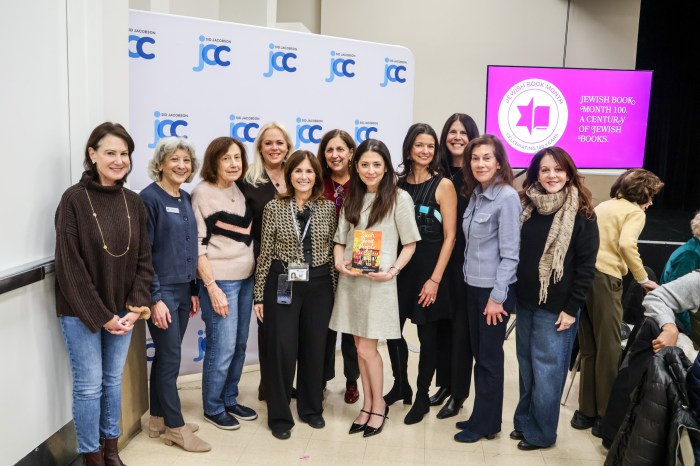 Amy Blumenfeld with members of Sid Jacobson JCC.